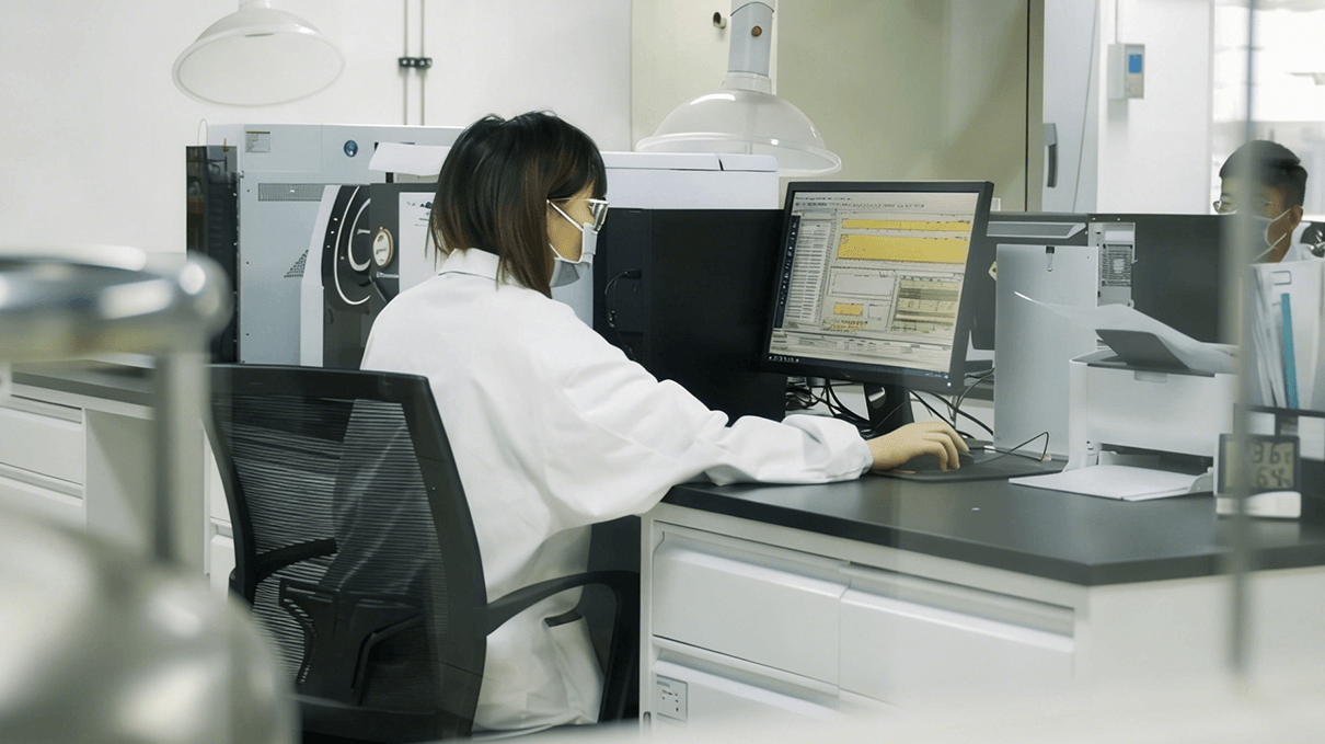 1-6-Laboratory technician using advanced optical testing software to verify blue light blocking efficiency